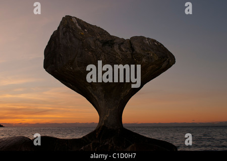 "Kannestein" Rock, norwegischen Wahrzeichen durch das Meer geprägt über Jahrtausende hinweg Stockfoto