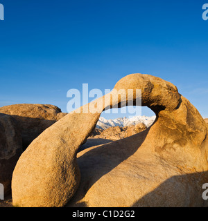 Mobius arch in Alabama Hills, in der Nähe von Lone Pine, California Stockfoto