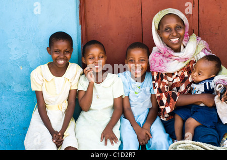 Mutter mit Kindern, Malindi, Kenia Stockfoto