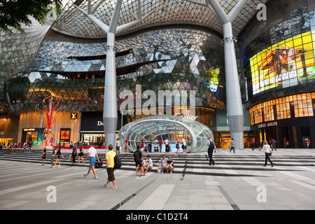 ION Orchard Mall, in der Einkaufsstraße Orchard Road, Singapur Stockfoto