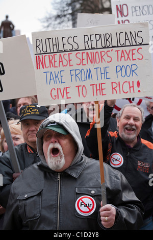 Senioren-Kundgebung gegen einen Plan von Michigan Gouverneur Rick Snyder zur Besteuerung der Renten Stockfoto