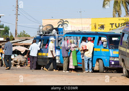 Matatus, Bus Station Voi Kenia Stockfoto