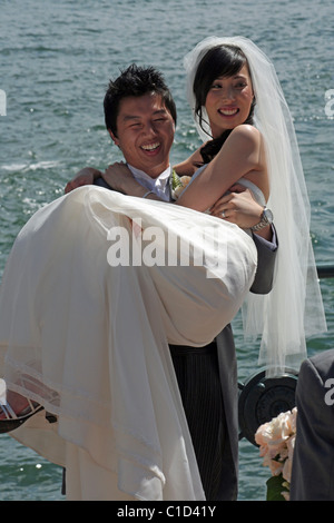 Gerne jungen asiatischen Paar verheiratet, in der Nähe des Hafens, Sydney, New South Wales, Australien Stockfoto