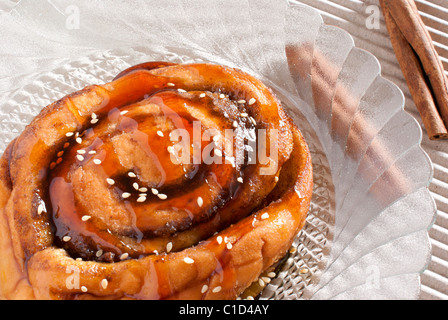 Süß gewürzt fünf Mandarin Brötchen mit Honig und Sesam Stockfoto