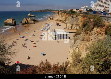 Allgemeine Ansicht an einem Strand der drei Burgen in der Nähe von Strand Praia da Rocha, Portimao, Algarve, PORTUGAL Stockfoto