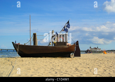 Fischkutter bin Strang - Fischkutter am Strand 30 Stockfoto