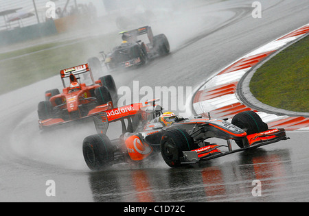 Lewis Hamilton Großbritannien und McLaren Mercedes Laufwerke während der chinesischen Formel Eins Grand Prix auf der Shanghai Stockfoto