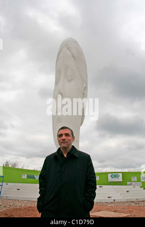 Französischen Künstlers Jaume Plensa am neuen großen Stück von Kunst im öffentlichen Raum mit dem Titel "Dream". Die 20 Meter hohe Skulptur eines jungen Mädchens Stockfoto