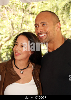 Dany Garcia, Dwayne Johnson 8th Annual Tribeca Film Festival - "Racing Dreams" Premiere bei der SVA Theater New York City statt, Stockfoto