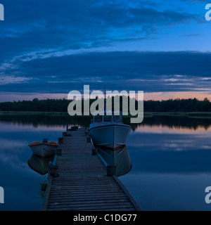 Nachtlicht um Mittsommer im "Archipel von Stockholm", Schweden. Stockfoto
