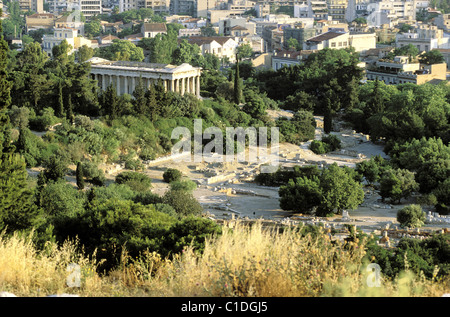 Griechenland, Athen, die Theseion (5. Jahrhundert v. Chr. dorische Tempel) und der Agora im Vordergrund Stockfoto