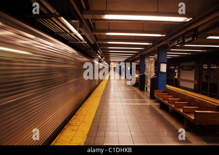 U-Bahn in New York City bringen Pendler rund um den Großraum von New York City Stockfoto