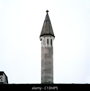 Minarett des Harems in der Sarayi Topkapi Palast in Istanbul in der Türkei im Nahen Osten Asien. Minimalismus minimalistische Architektur islamischen Türkei Reisen Stockfoto