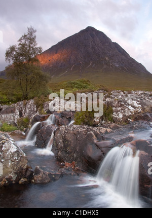 Buachaille Etive Mor, der legendäre Berg stehen an der Spitze von Glencoe Stockfoto