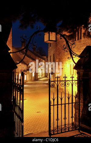 Kirche gehen in der Nacht, Stow-on-the-Wold, Gloucestershire, England, UK Stockfoto