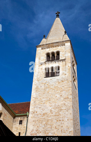 Der Turm von St George Monastery auf der Prager Burg, Prag Stockfoto