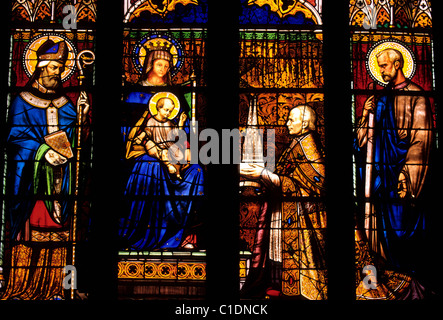 Frankreich, Finistere, Quimper, befleckte Glasfenster in der Kathedrale Saint Corentin Stockfoto