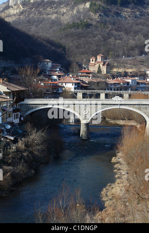 Brücke über den Fluss Yantra in Veliko Tarnovo, Zentralbulgarien Stockfoto