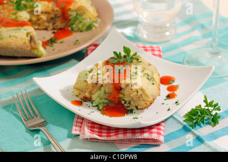 Kartoffel-Omelett mit frischem Knoblauch. Rezept zur Verfügung. Stockfoto