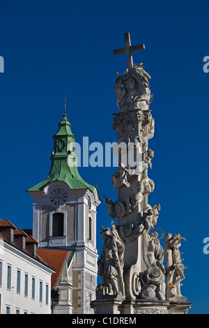 Guildhall und Pestsäule am Hauptplatz in Zwettl, Waldviertel Region, Niederösterreich, Österreich Stockfoto