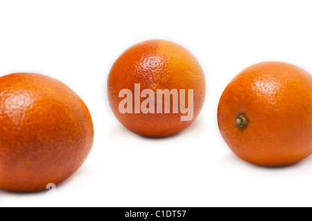 Drei Orangen, Rechnung der Haut isoliert auf weißem Hintergrund Stockfoto