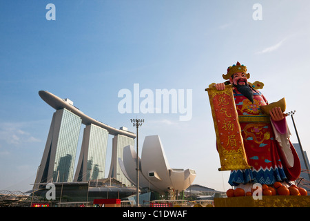 River Hongbao Festlichkeiten (Chinesisches Neujahr) mit der Marina Bay Sands Hotel im Hintergrund.  Marina Bay, Singapur Stockfoto