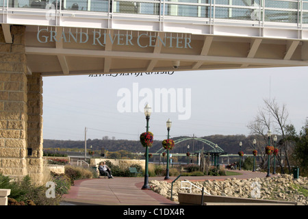 Riverwalk unter der "River Room", eine spezielle verglastes Zimmer mit Aussicht auf den Mississippi river Stockfoto