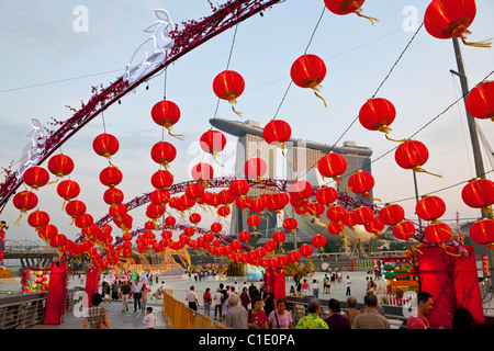 Chinesische Laternen für River Hongbao Festlichkeiten.  Marina Bay, Singapur Stockfoto