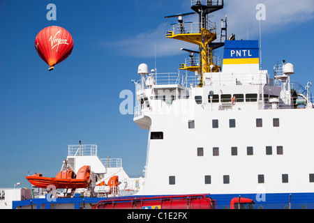 PNTL (Pacific Nuclear Transport Limited) nukleare Transport zu Schiffe docken in Barrow in Furness, Cumbria, UK Stockfoto