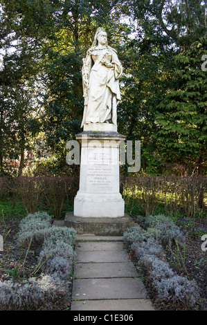 Königin Victoria Statue, Abtei Gründen, Abingdon England Stockfoto