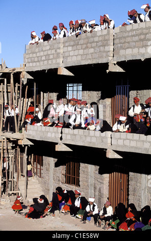 Peru Puno Abteilung Taquile Isalnd auf See Titicaca-Eatser feiern die Menschen von der Insel kommen um die Tänzer zu sehen Stockfoto