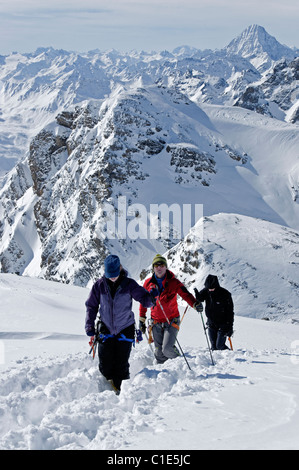 Eine Gruppe von Skitourengeher in der Silvretta Region Österreichs Stockfoto