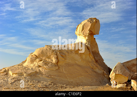 Erodierten Felsformationen Kreide und Sphinx Form in die Weiße Wüste, westlich von Ägypten Stockfoto