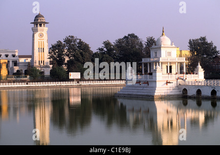 Nepal, Kathmandu-Tal, Weltkulturerbe der UNESCO, Kathmandu, Rani Pokhari (Queen es Pond) und der Uhrturm Stockfoto