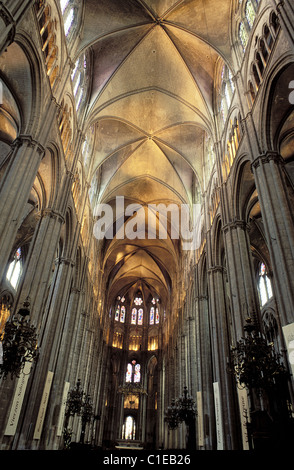 Frankreich, Cher, Bourges, Saint Etienne Kathedrale von Bourges, Blick aus dem Langhaus und Chor Stockfoto