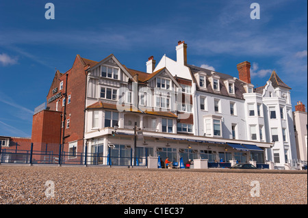 Das Brudenell Hotel direkt am Meer in Aldeburgh, Suffolk, England, Großbritannien, Uk Stockfoto