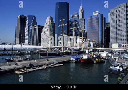 USA und New York City, Lower Manhattan, South Street Seaport Pier 15, 16 und 17 Stockfoto