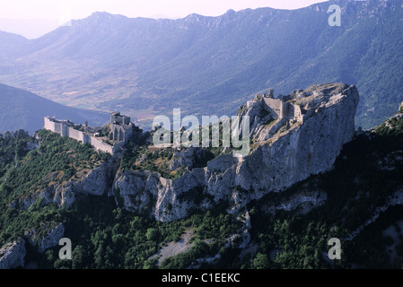Frankreich, Aude, Katharer Burg von Peyrepertuse (Luftbild) Stockfoto