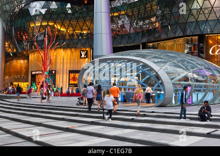 ION Orchard Mall, in der Einkaufsstraße Orchard Road, Singapur Stockfoto