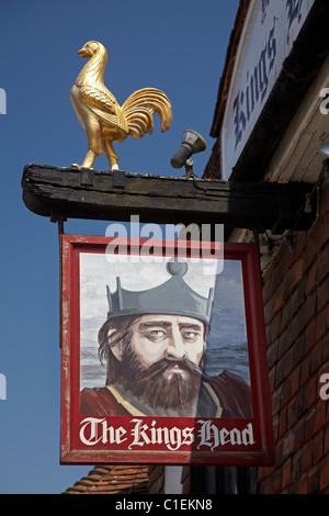 Melden Sie für Ye Olde Kings Head Pub (15. Jh.), Battle, East Sussex, England, Vereinigtes Königreich Stockfoto