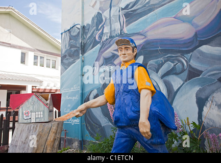 Statue des Postboten außerhalb von Postamt, Ushuaia, Tierre del Fuego, Argentinien Stockfoto