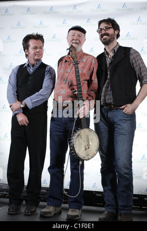 John Mellencamp, Pete Seeger, Tao Rodriguez-Seeger "Clearwater-Concert' Erstellen der nächsten Generation von Umwelt- Stockfoto