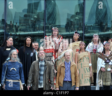 Pete Postlethwaite Ursprünge Festival Of First Nations - Fototermin statt auf die Schaufel, posiert mehr London Schauspieler mit 21-köpfigen Stockfoto