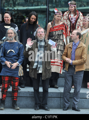 Pete Postlethwaite Ursprünge Festival Of First Nations - Fototermin statt auf die Schaufel, posiert mehr London Schauspieler mit 21-köpfigen Stockfoto