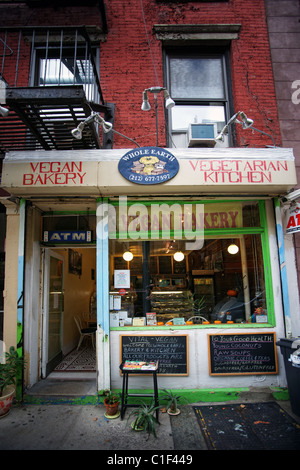 Kleines Geschäft in der Nähe von Saint Mark's Place, East Village, Manhattan, New York City Stockfoto