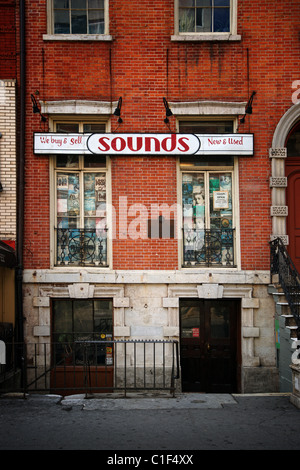 Kleines Geschäft in der Nähe von Saint Mark's Place, East Village, Manhattan, New York City Stockfoto