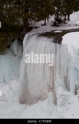 Bridal Veil Falls im Winter, Manitoulin Island, Ontario, Kanada. Stockfoto