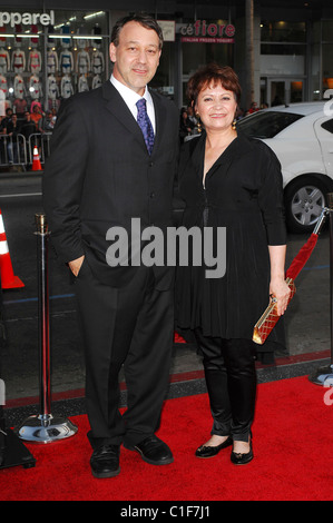 Sam Raimi und Adriana Barraza Los Angeles Premiere von "Drag Me To Hell" abgehaltenen Graumans Chinese Theatre Hollywood, Kalifornien Stockfoto