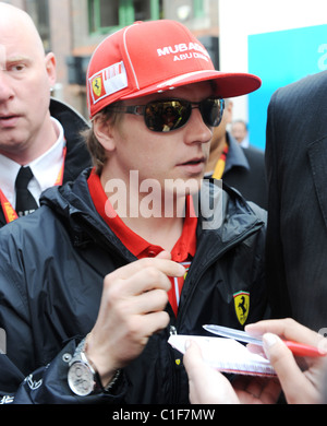 Finnische Formel-1-Pilot Kimi Räikkönen bei der Eröffnung des neuen Ferrari Shop an der Regent Street. London, England - 06.05.09 Stockfoto