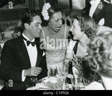 JOSEPHINE BAKER Sänger & Tänzerin bei Eröffnung ihres Clubs von New York, Februar 1935 mit Marion Tiffany Saportas und William Lawson Stockfoto